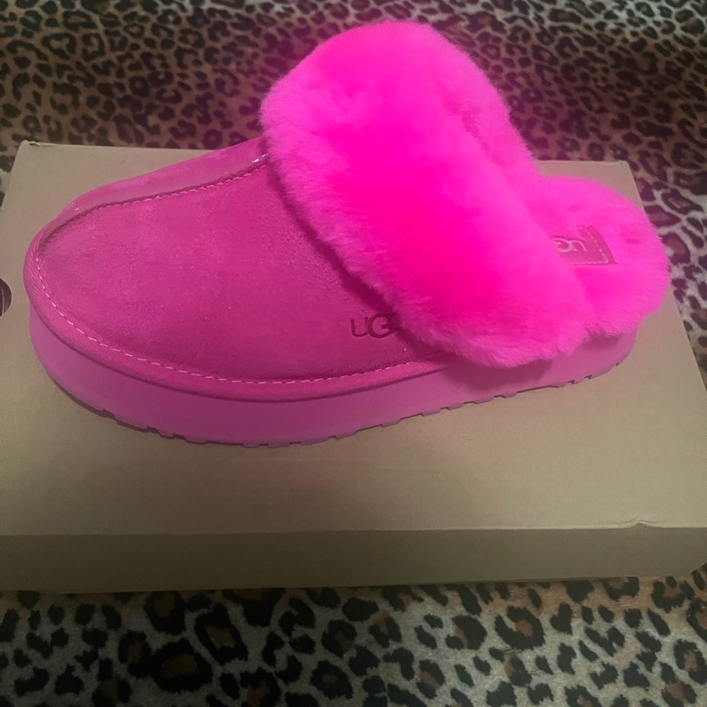 Ugg slippers size 8